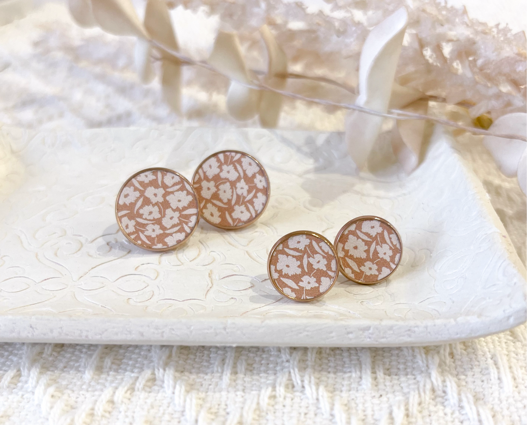 Caramel Daisy Studs Nancy Joanna